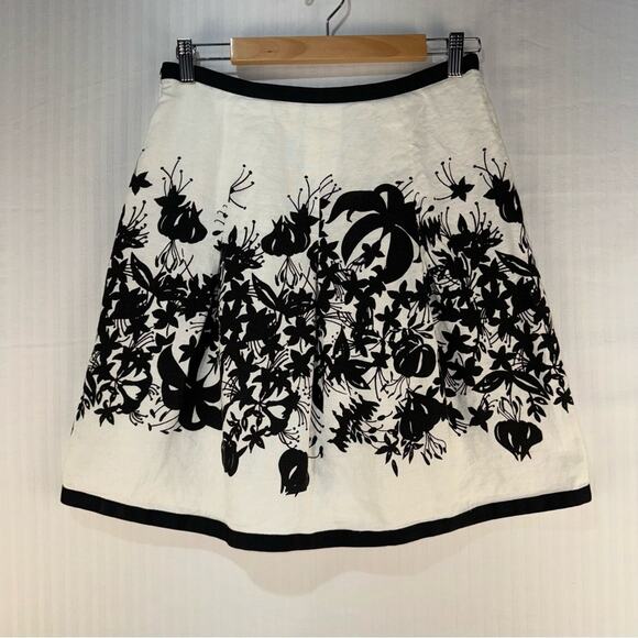 LOFT White Skirt Black Floral Print Women’s Petite Size 6 Modest Knee-Length - Picture 1 of 6